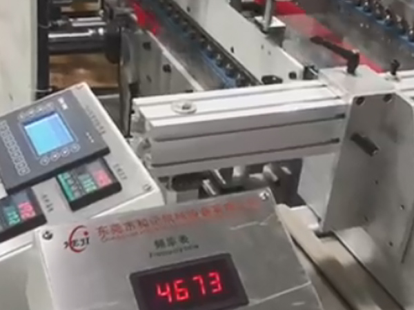 機械全自(zi)動膠盒機(ji)