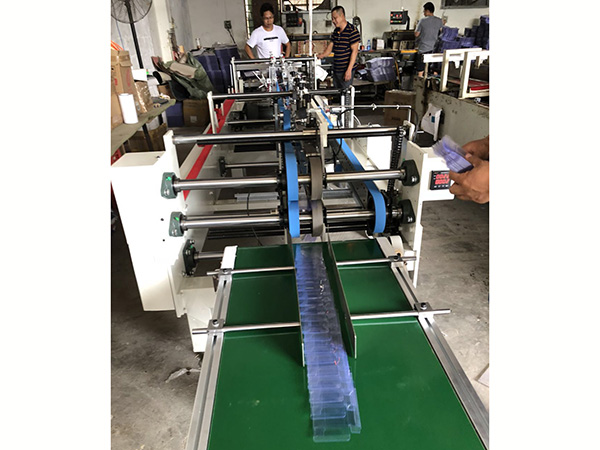 東(dong)莞和記(ji)PVC,PUR膠盒機(ji)  東莞廠(chang)家批發(fa)PET全自膠(jiao)盒機塑(su)料盒自(zi)動折邊(bian)機高效(xiao)全自動(dong)PVC膠盒機(ji)