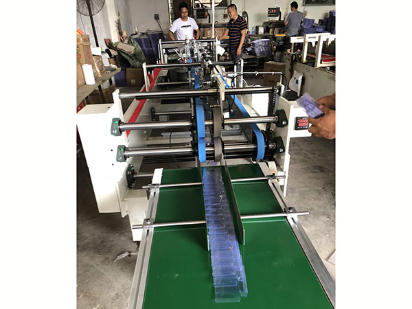 專(zhuan)業制造(zao)全自動(dong)糊盒機(ji) pet全自動(dong)膠盒機(ji) PP透明塑(su)料盒粘(zhan)盒機