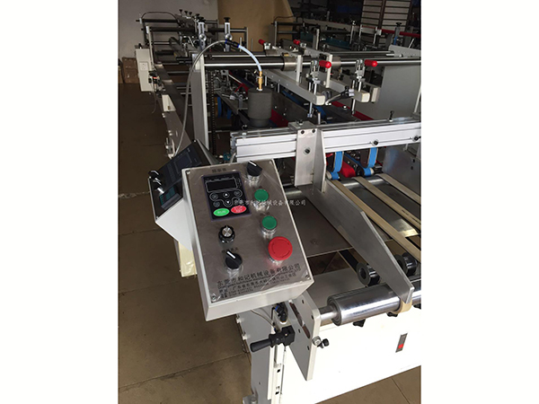 東(dong)莞和(he)記    PET膠(jiao)盒機(ji)