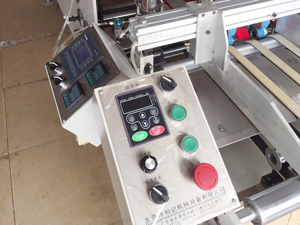 PVC全(quan)自動膠(jiao)盒機