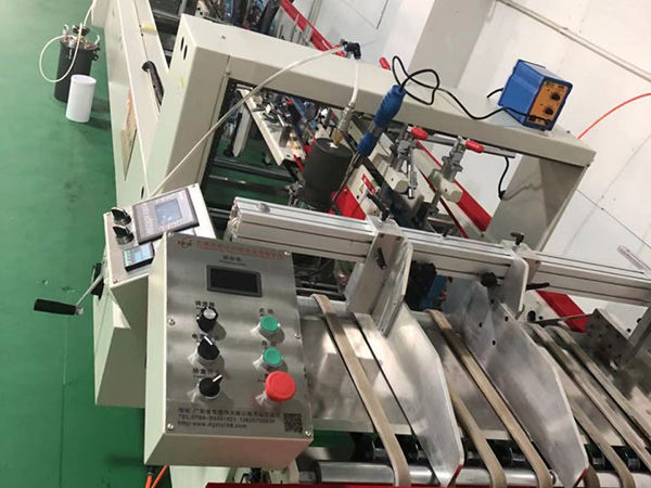 PUR自(zi)動膠(jiao)盒機(ji)廠家(jia)