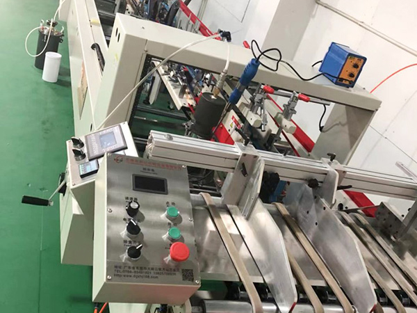 如(ru)何提(ti)高自(zi)動膠(jiao)盒機(ji)生産(chan)速度(du)？