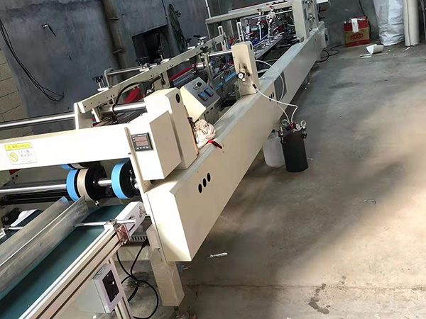 全自(zi)動膠盒機(ji)銷售