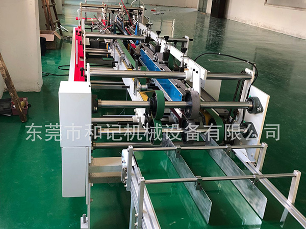 全自(zi)動膠盒機(ji)