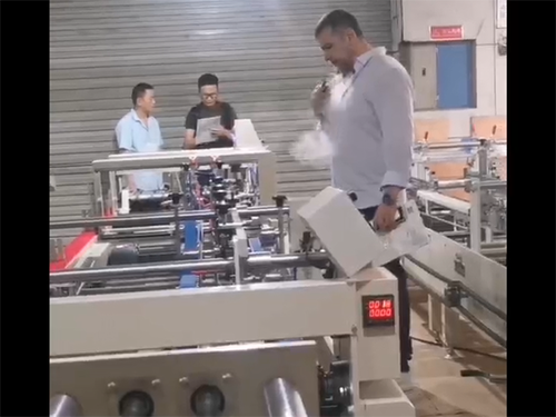 膠盒(he)糊盒(he)機