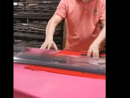 窗簾(lian)膠盒(he)機