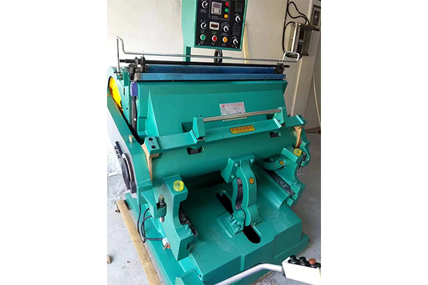 PVC  PET膠盒刷(shua)膠機