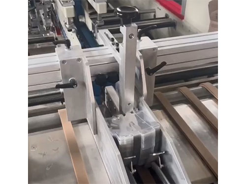 膠盒粘貼(tie)小盒子