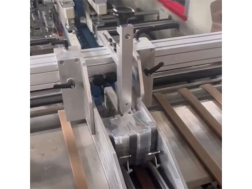 膠盒(he)粘貼小盒(he)子